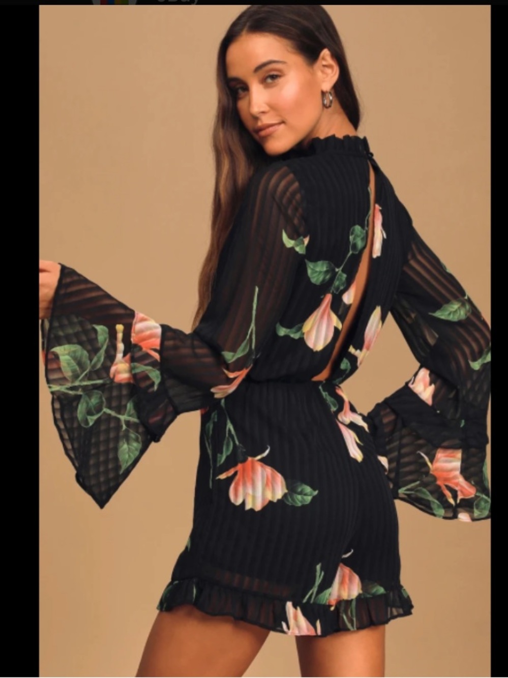 Lulús -black floral romper, long bell sleeves